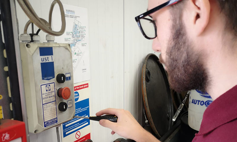 door servicing 800x480 Industrial Doors Aftersales 2 - PGE